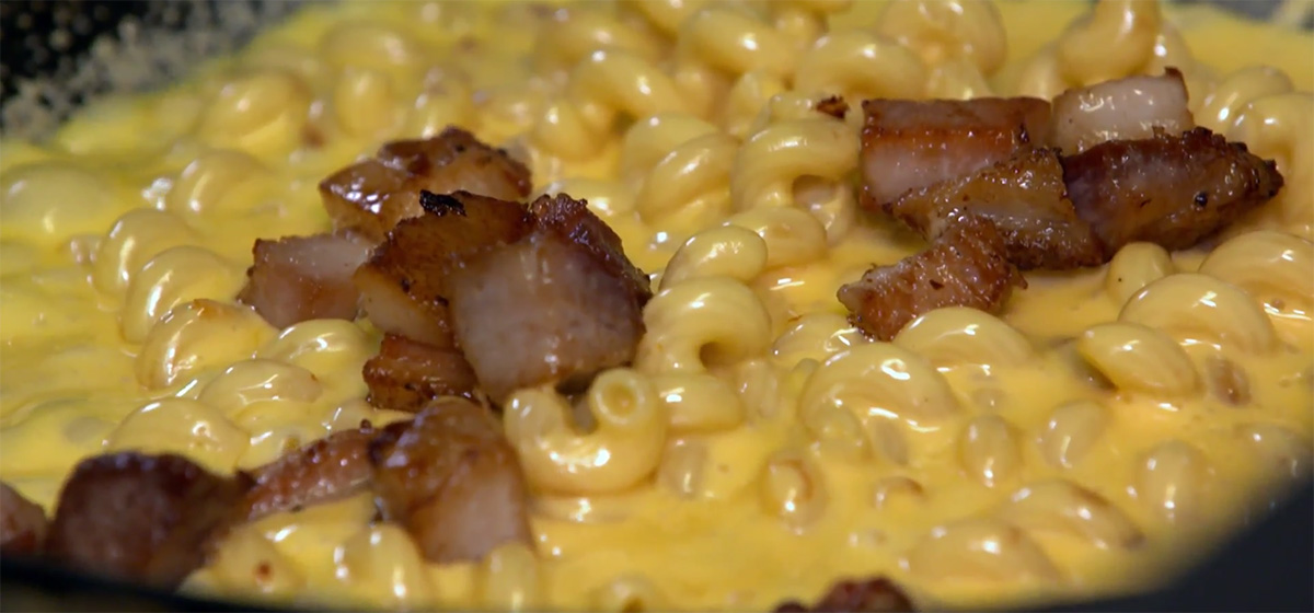 Mac with Pork Featured Image